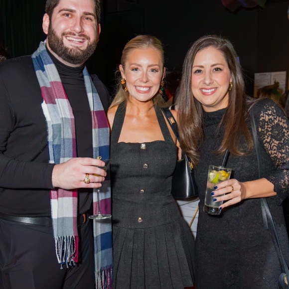 Line and dot black pleaded dress - Picture 4 of 6